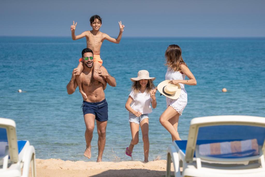 Day Tour to Sokhna from Cairo with Lunch + Day use in Hotel